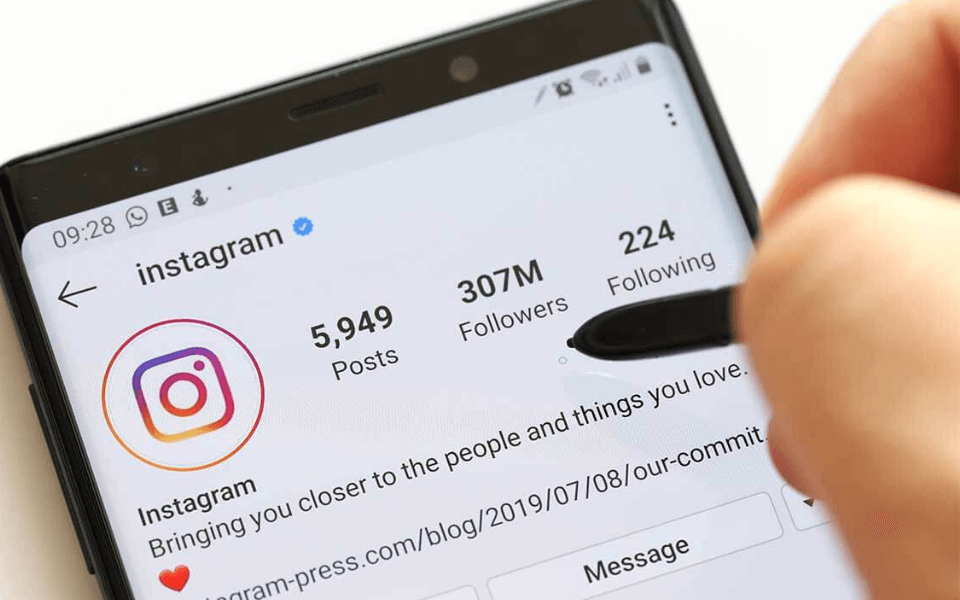 How to Grow a Massive Instagram Account Without Buying Fake Followers